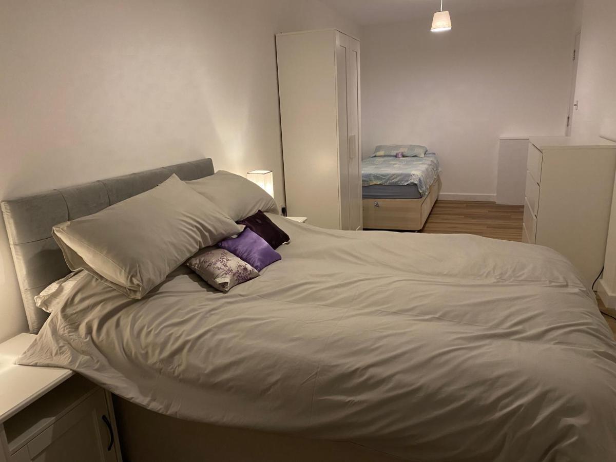 Adorable One-Bedroom Flat With Patio Garden. Southwick  エクステリア 写真